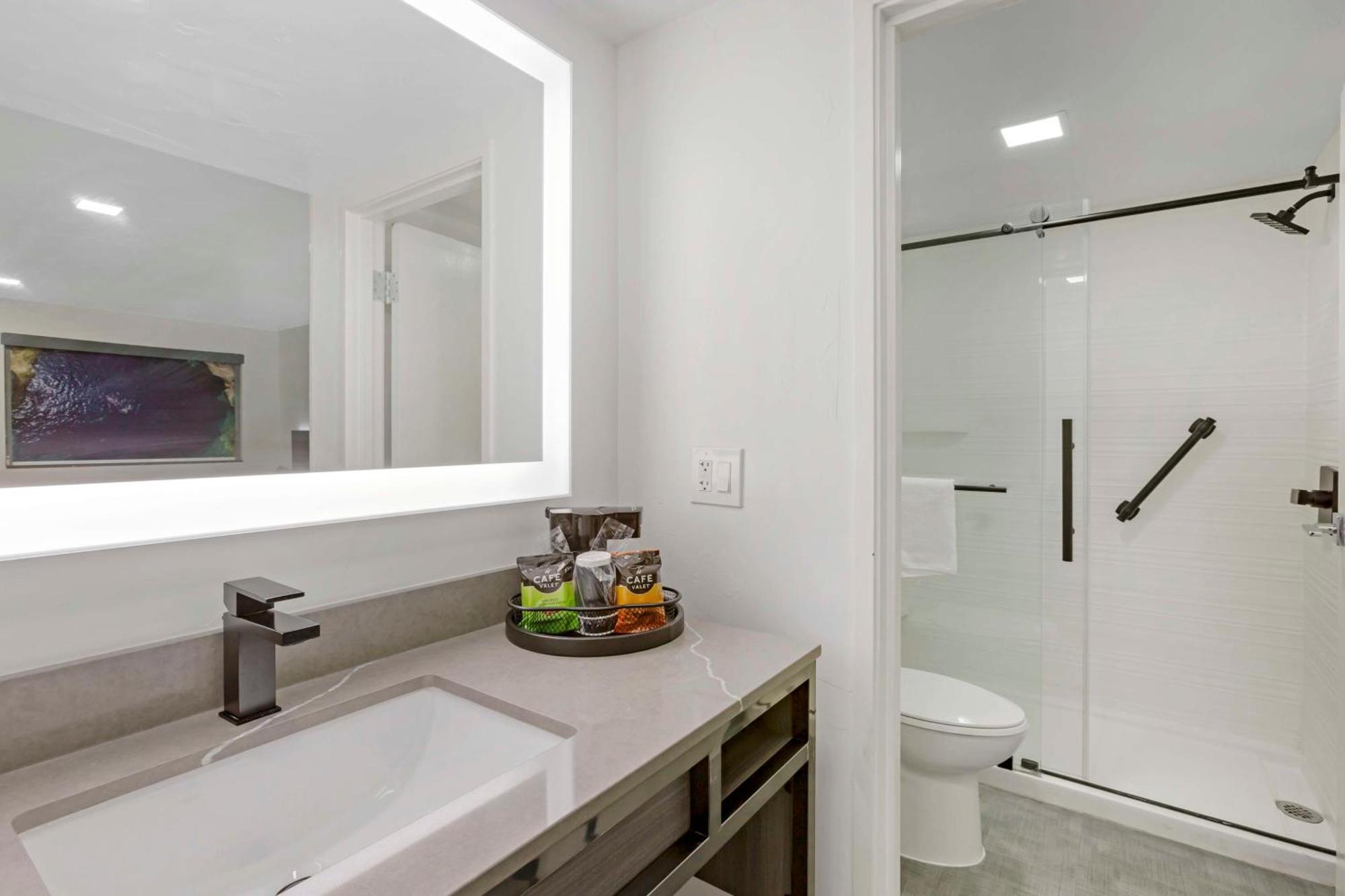Hotel Blue 66, Bw Signature Collection Santa Rosa