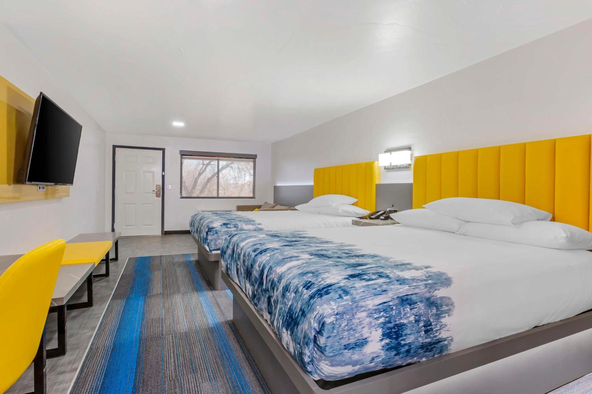 Hotel Blue 66, Bw Signature Collection